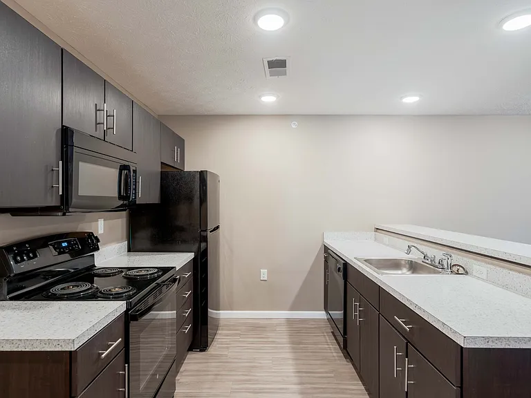 Greenbrier Apartments — Photo 68