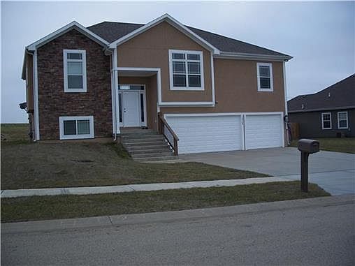 2nd image of 16907 Tucker Ct