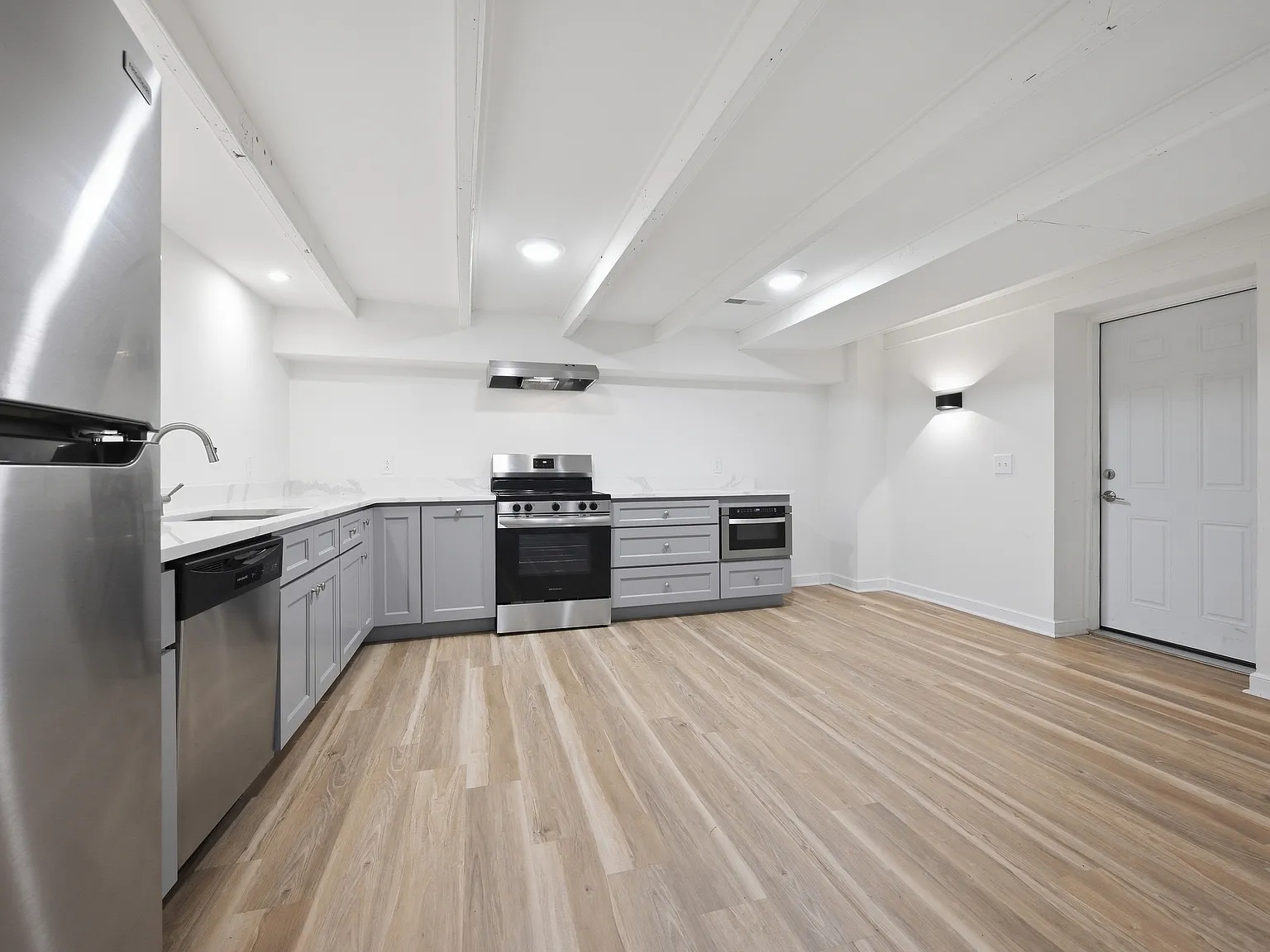1 bed, 1007 sqft, $2,400 — Photo 2
