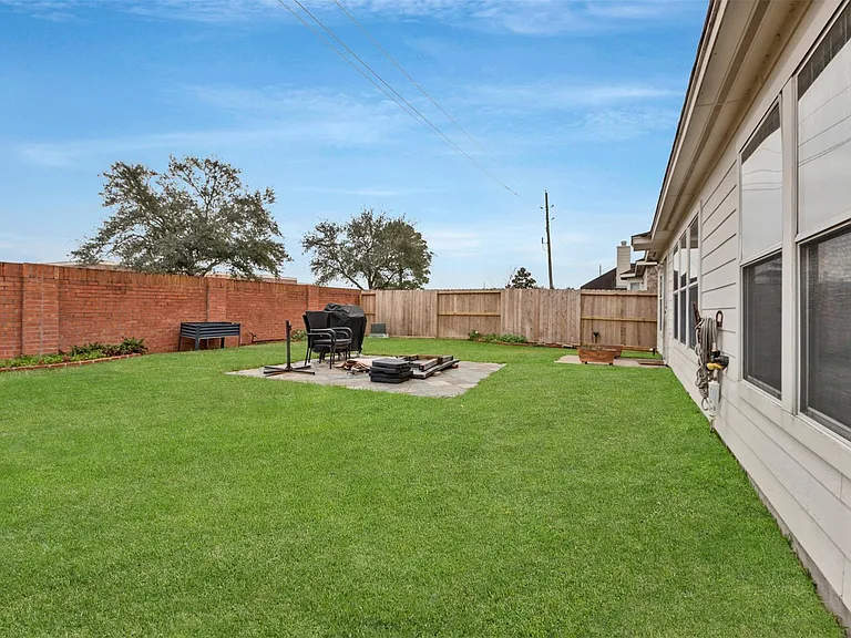 2911 Ashbrook Ln — Photo 20