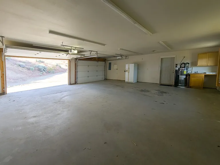 1310 Chucker Ln — Photo 2
