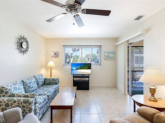 3rd image of 4611 SE 5th Pl APT 6