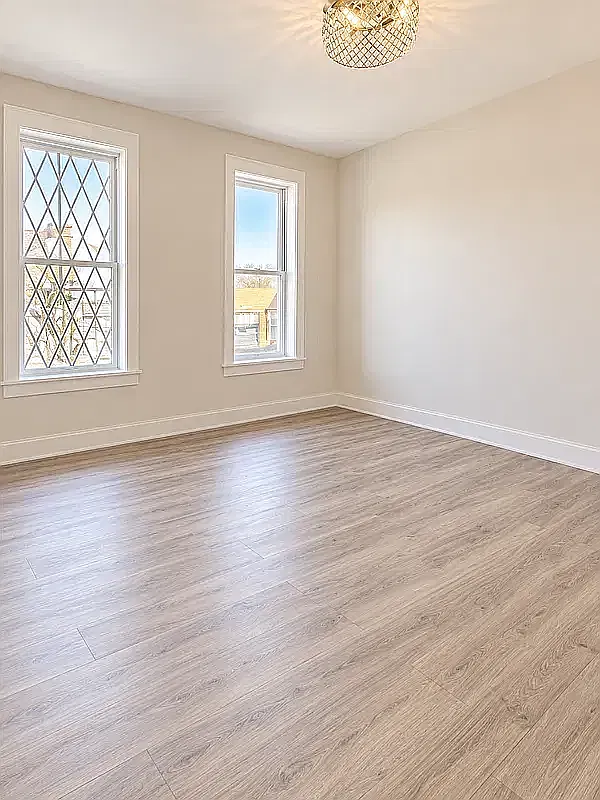 392 South Fifth Street — Photo 1