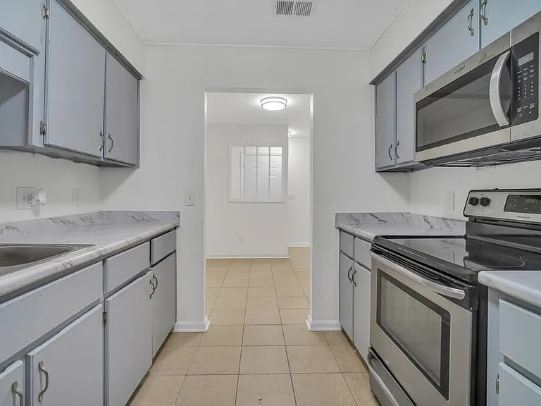 1732 Talmadge Rd — Photo 3