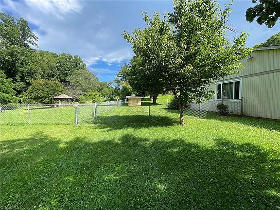 3rd image of 446 Wildwood Dr