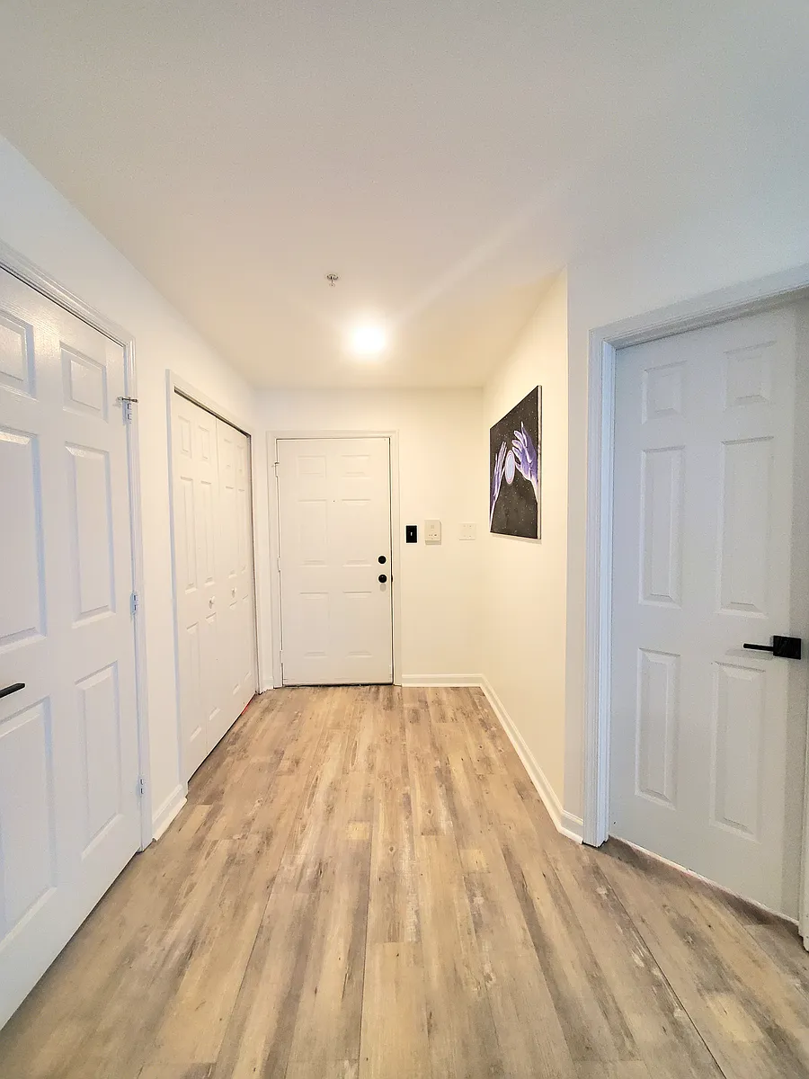 Building Photo - 9720 Lake Pointe Ct #101