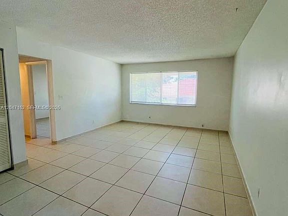 4th image of 724 NE 4th St APT 9