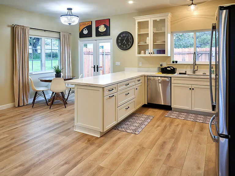 590 N Kellogg Ave — Photo 3