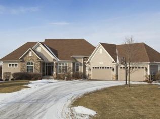8540 Kelzer Pond Dr, Victoria, MN 55386