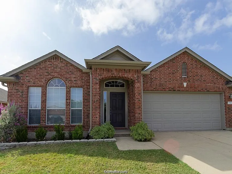 936 Whitewing Ln — Photo 1
