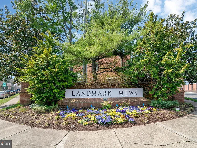 6366 Brampton Ct — Photo 38