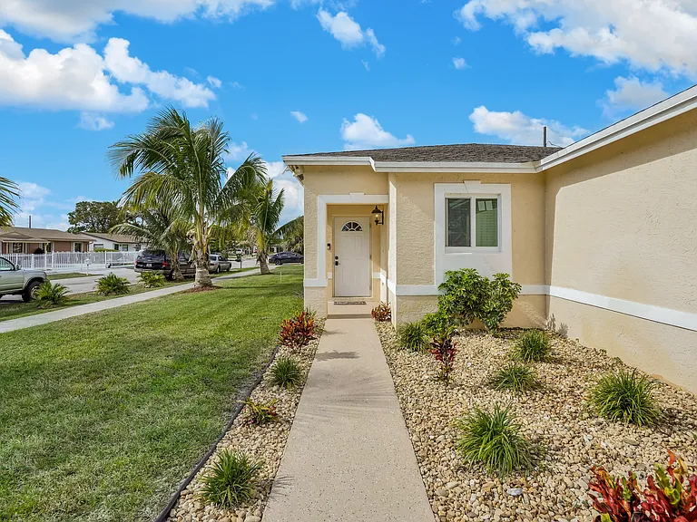 3021 NW 21st Ct — Photo 14