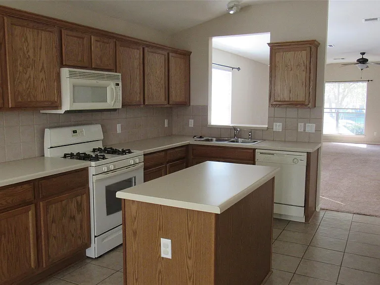 11224 Crazy Well Dr — Photo 5