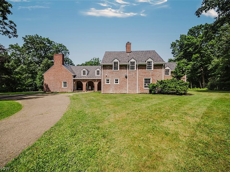 1st image of 1322 Springhill Ln NE