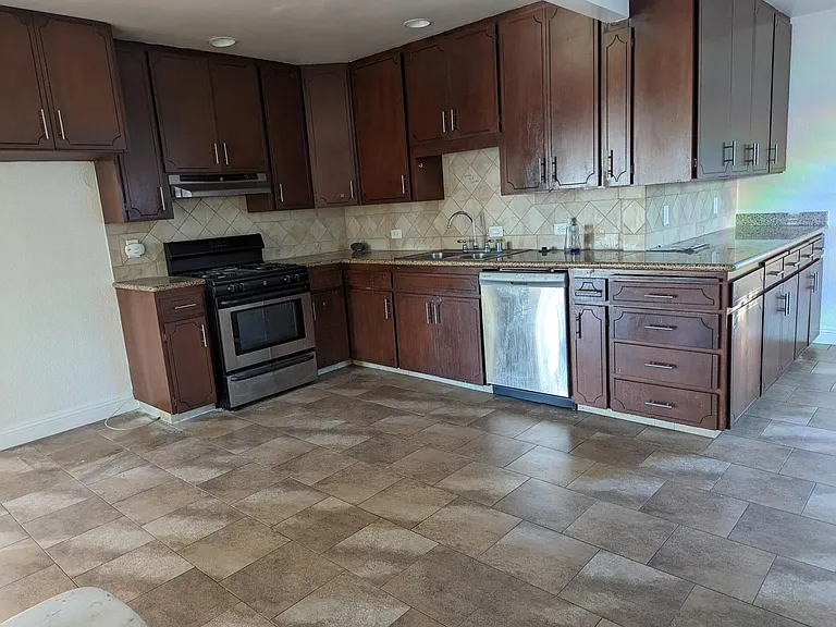 1688 Keller Ave — Photo 2