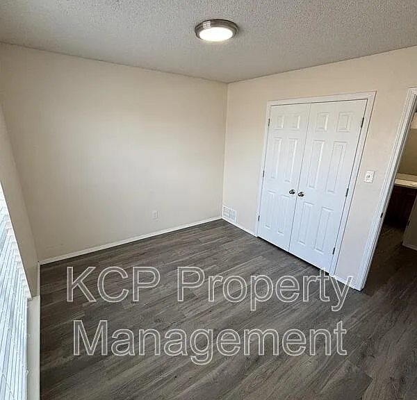 8812 Skypark Dr — Photo 14