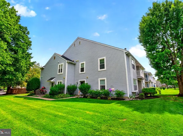 3810 Adelaide Dr #B, Mount Laurel, NJ 08054