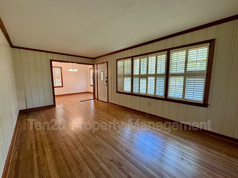 3 bed, 1.5 bath, 1401 sqft, $1,600 — Photo 4