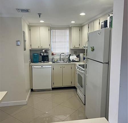 4th image of 3001 W Rolling Hills Cir APT 710