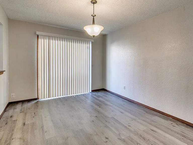 9006 N Rockwell Dr — Photo 18