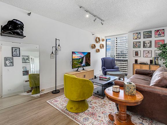 2nd image of 1122 N Clark St APT 3104
