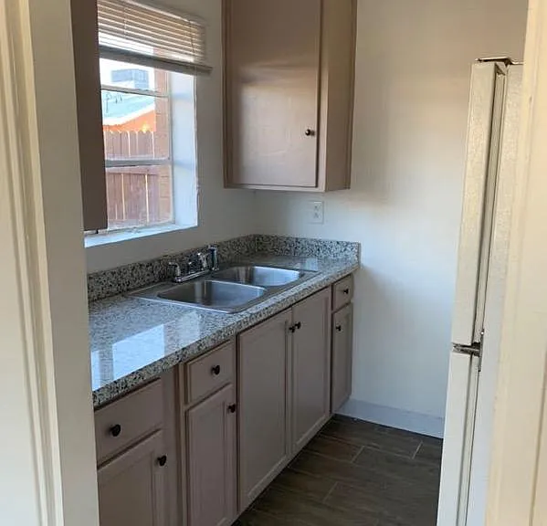 516 W Highland Ave #O — Photo 6