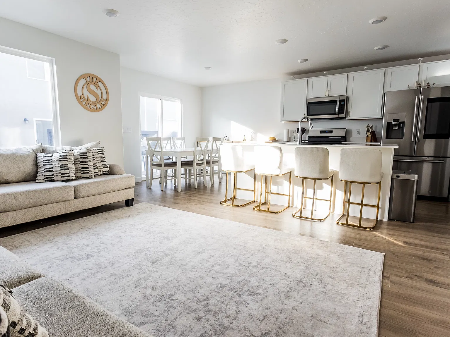 4 bed, 2.5 bath, 2300 sqft, $2,350 — Photo 3