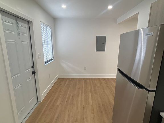4th image of 2621 NW 22nd Ct #2623B