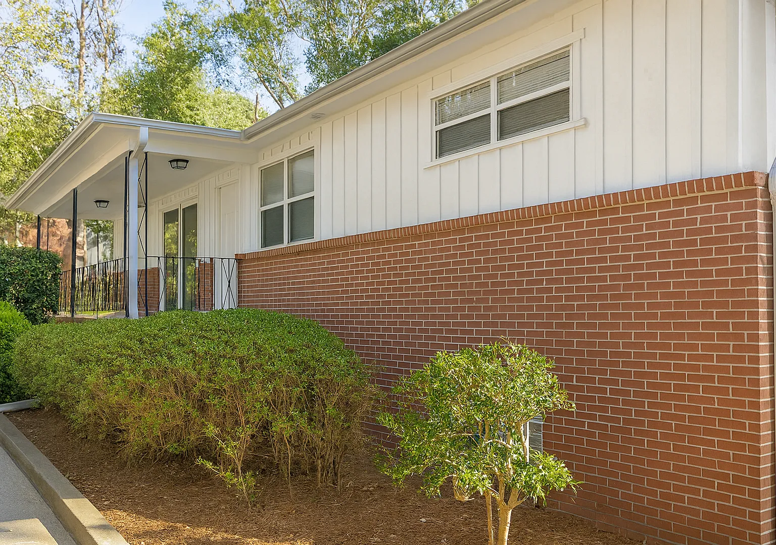 1857 Ivy Lane — Photo 1
