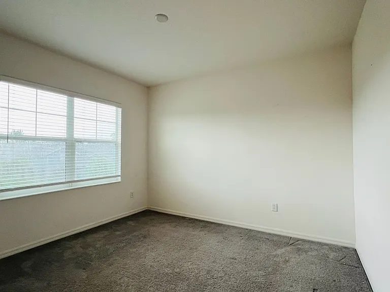 7670 Bowery Dr — Photo 8