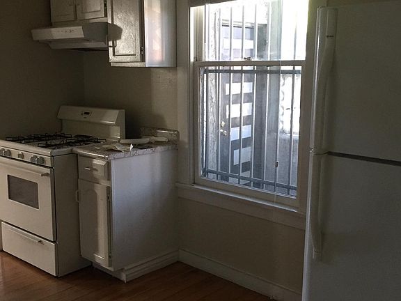 5th image of 1114 Poinsettia Dr APT 5