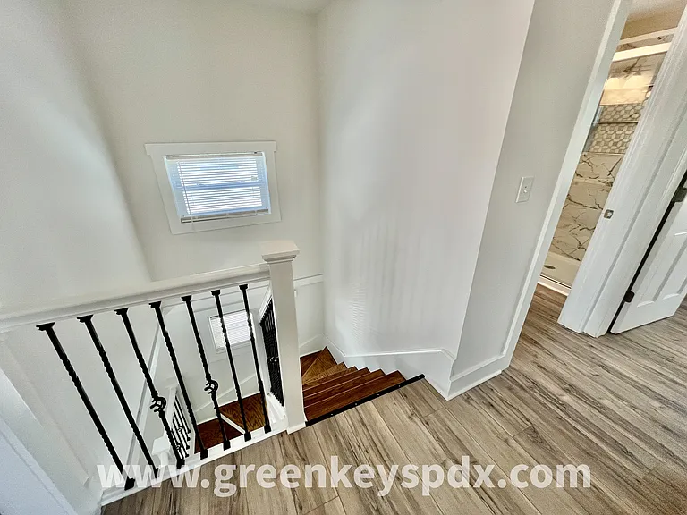 3175 N Kenwood Ave — Photo 24