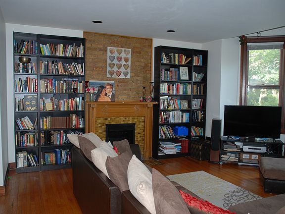 3rd image of 919 Pleasant St APT 1