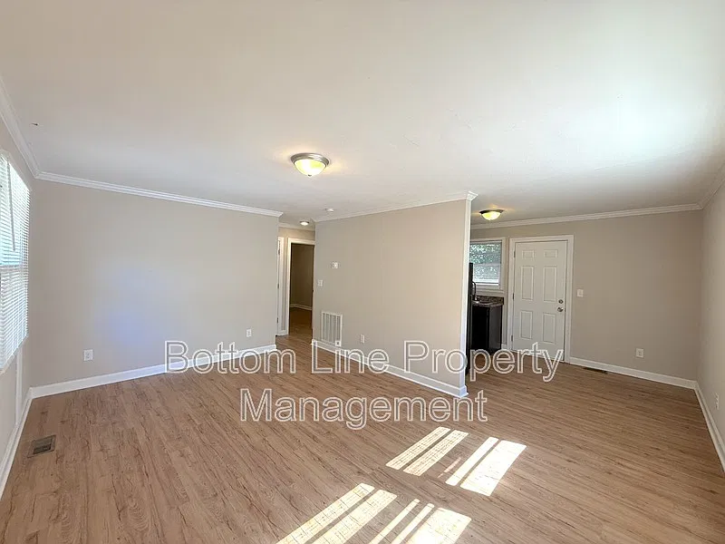 2 bed, 1.0 bath, 748 sqft, $1,295 — Photo 4