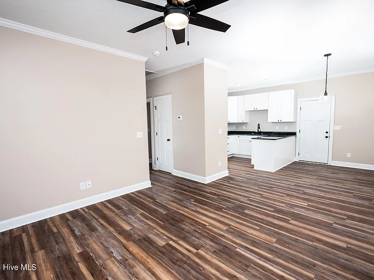 138 Macdonald Blvd — Photo 3