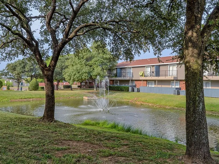 Oak Tree Village Apartments Outdoor Fountain