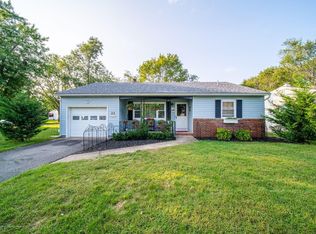 22 Sherwood Ln, Toms River, NJ 08757