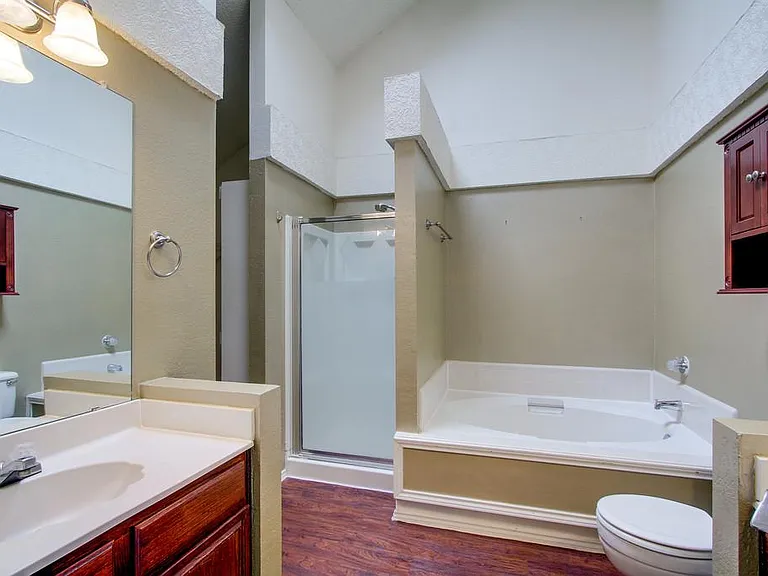 2104 Regency Dr — Photo 18