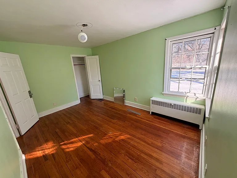 525 Kenwood Ave — Photo 6