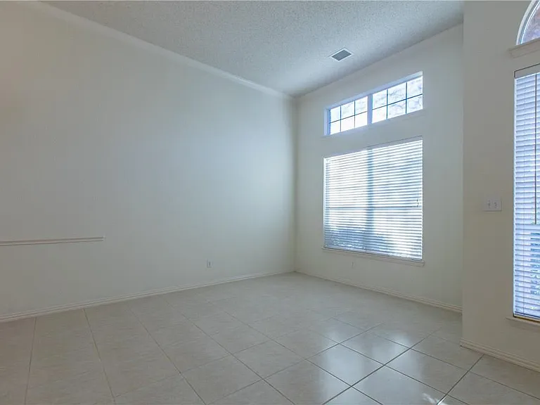 8216 Spring Valley Ln — Photo 21