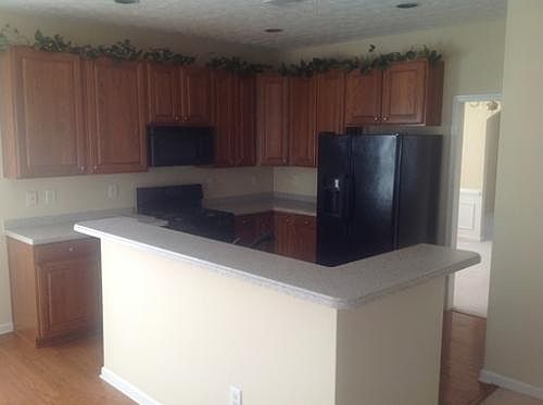 5th image of 885 Martin Field Dr