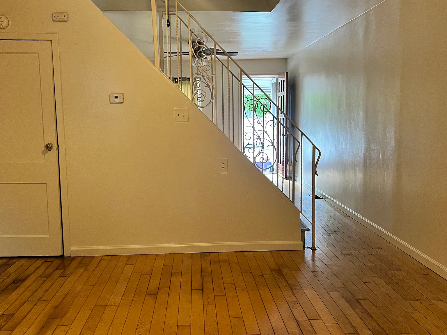 2 bed, 1000 sqft, $1,350 — Photo 3