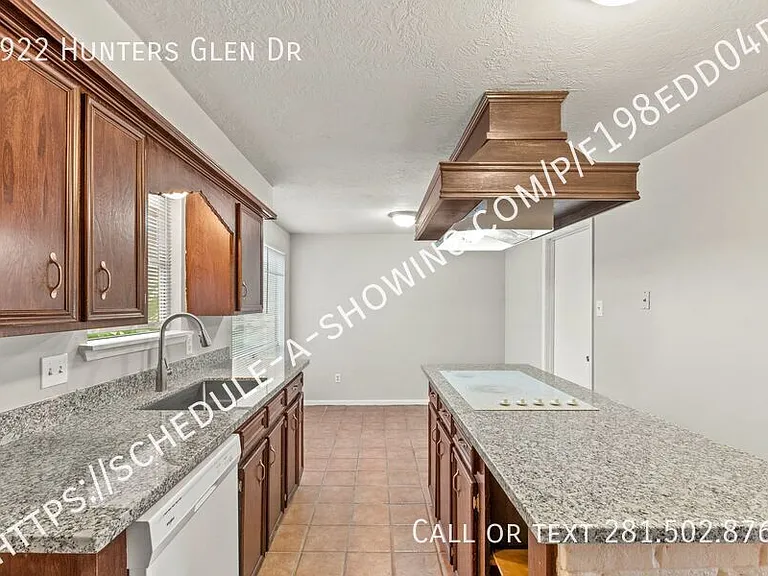 2922 Hunters Glen Dr — Photo 2