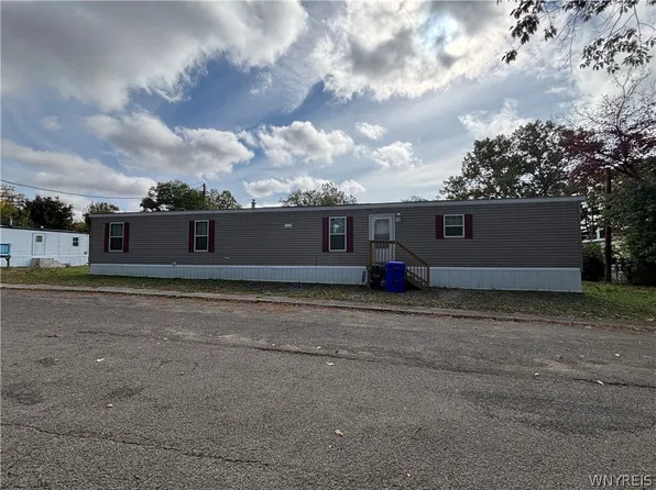 7898 Boston State Rd #54, Akron, NY 14075