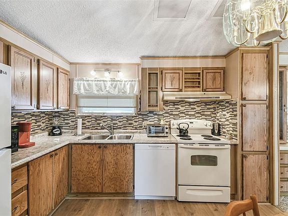4th image of 2706 Cranmoor Dr