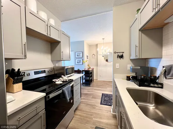 66 9th St Unit 2702, Saint Paul, MN 55101