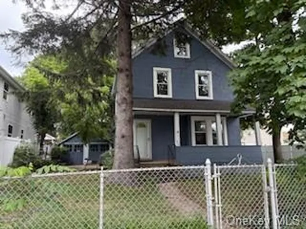 62 Lowndes Avenue, Huntington Station, NY 11746