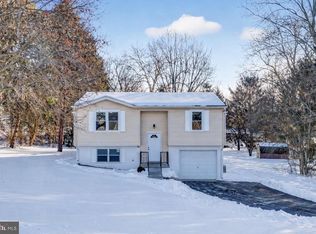 92 Vegas Dr, Hanover, PA 17331