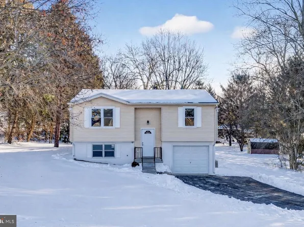 92 Vegas Dr, Hanover, PA 17331