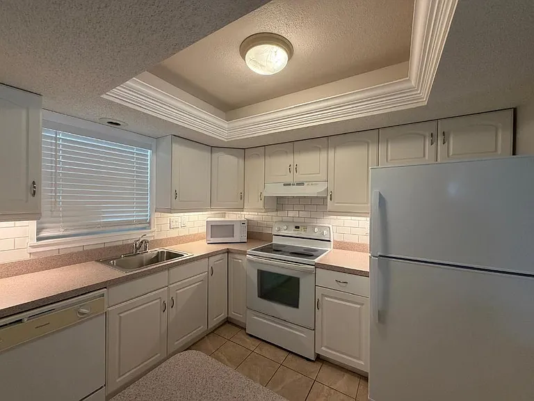 2334 Magdalina Dr #B — Photo 4